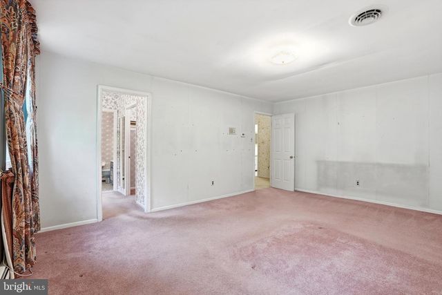 3858 DOGWOOD LN, Doylestown, PA 18902