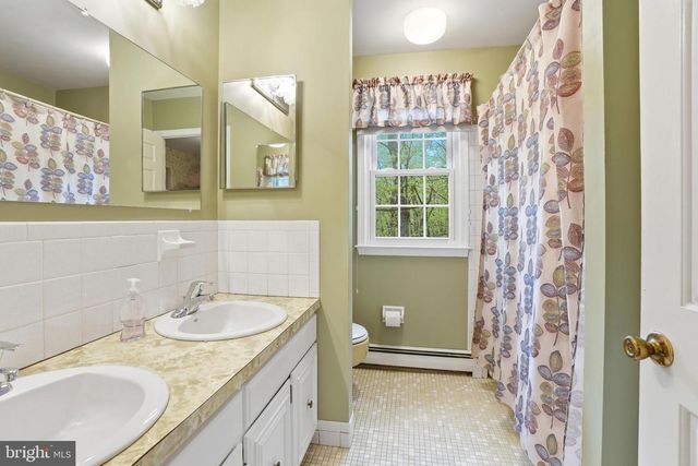 3858 DOGWOOD LN, Doylestown, PA 18902