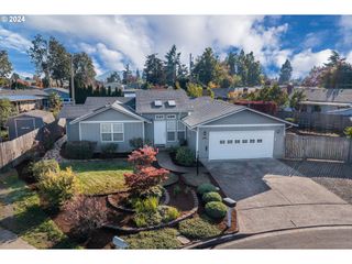 2556 DUMAS Dr, Springfield, OR 97477