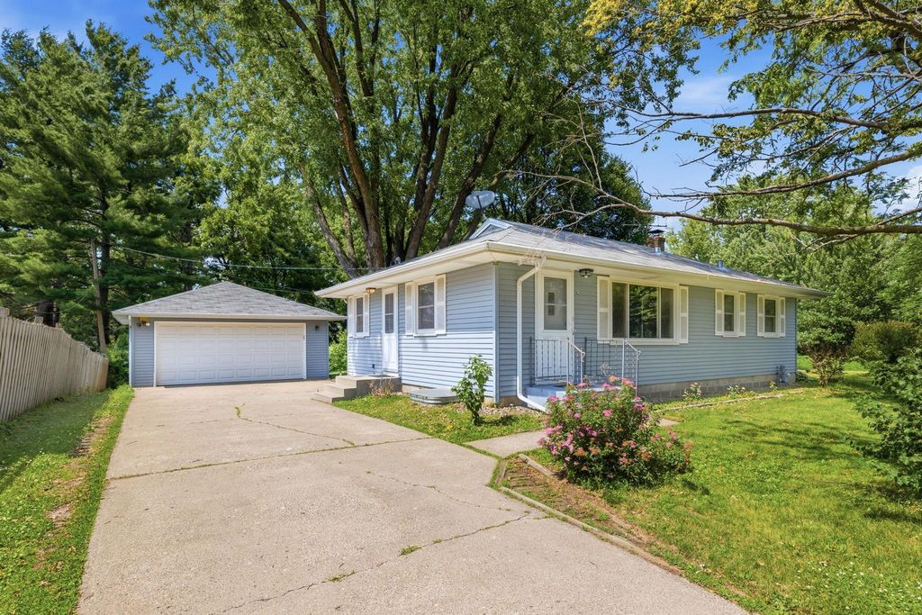 821 Sterling Street N, Maplewood, MN 55119 — photo 2