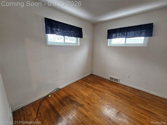 6582 Sterling Court, Garden City, MI 48135