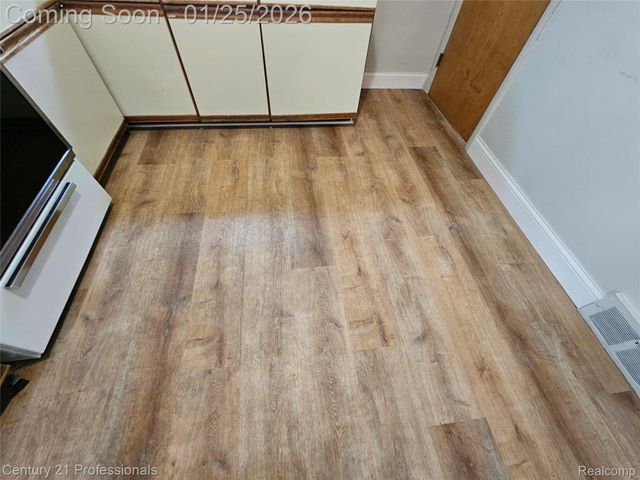 6582 Sterling Court, Garden City, MI 48135