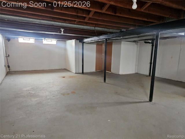 6582 Sterling Court, Garden City, MI 48135