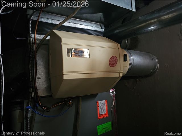 6582 Sterling Court, Garden City, MI 48135