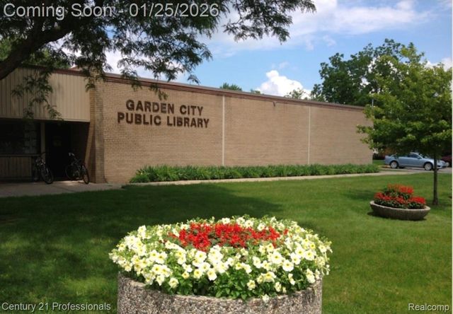 6582 Sterling Court, Garden City, MI 48135