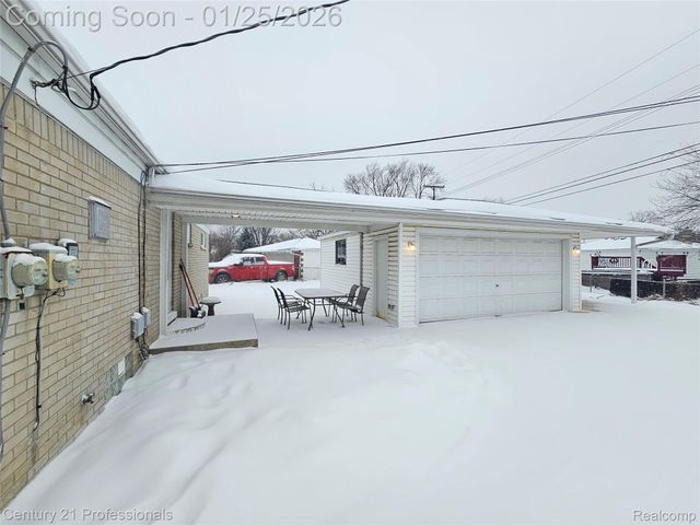 6582 Sterling Court, Garden City, MI 48135