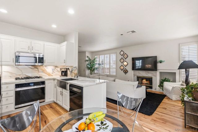 5572 Renaissance Ave. 3, San Diego, CA 92122