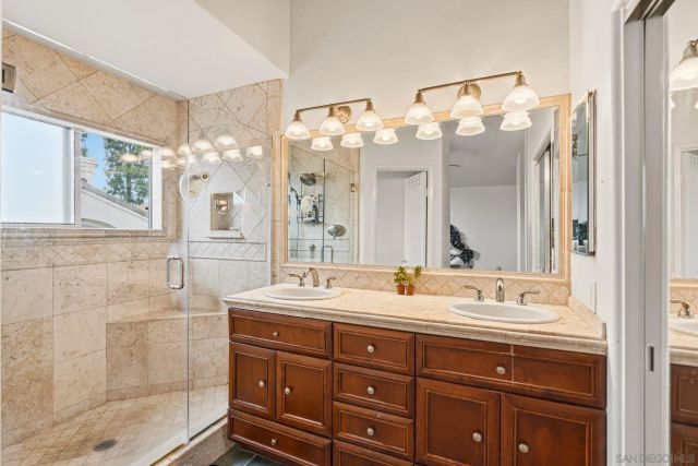 5572 Renaissance Ave. 3, San Diego, CA 92122