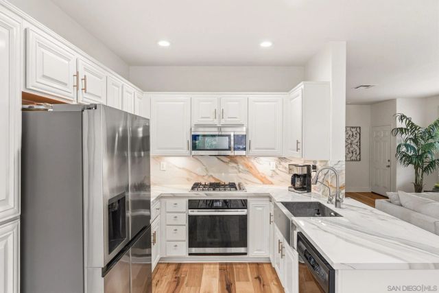 5572 Renaissance Ave. 3, San Diego, CA 92122