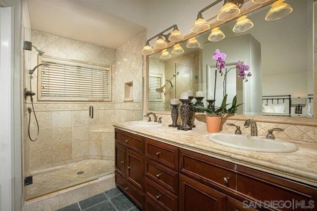5572 Renaissance Ave. 3, San Diego, CA 92122