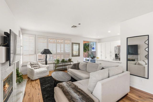 5572 Renaissance Ave. 3, San Diego, CA 92122