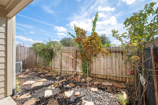911 Fish Creek Drive, Katy, TX 77450