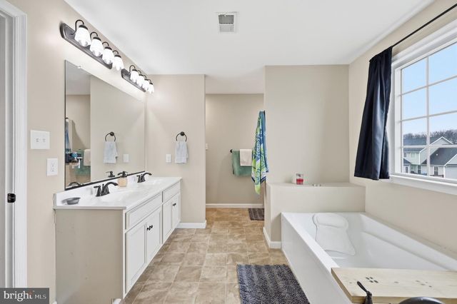 15 BRANSON CT, Inwood, WV 25428