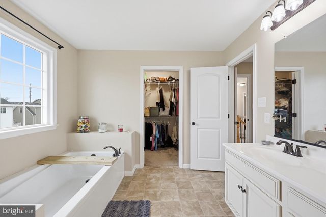 15 BRANSON CT, Inwood, WV 25428