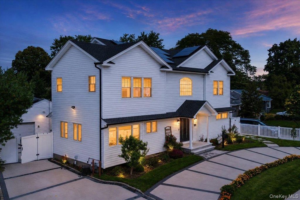 1375 Oak Lane, East Meadow, NY 11554 — exterior