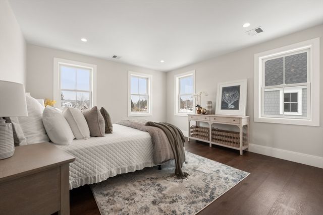 11 Wyndemere Lane, Natick, MA 01760