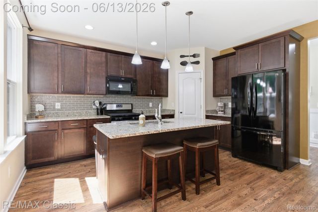 7946 Russell Drive, Westland, MI 48185