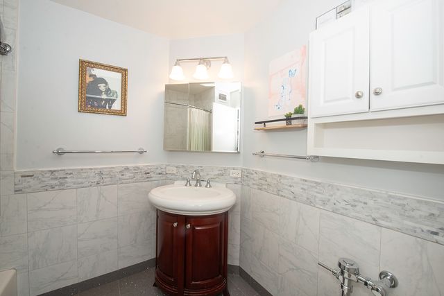 5801 N SHERIDAN Road 18C, Chicago, IL 60660