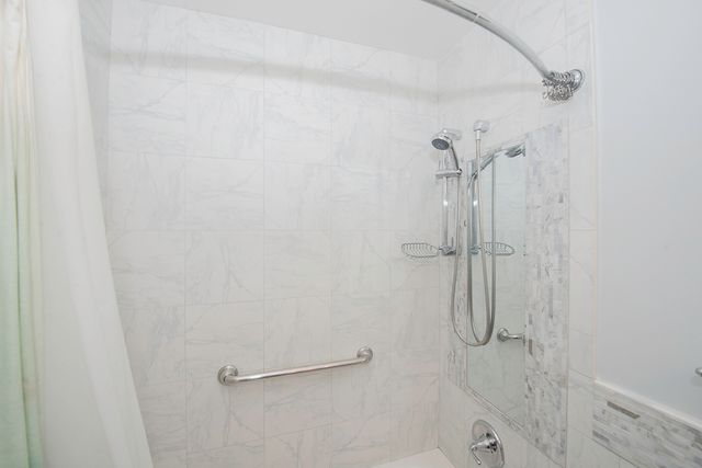 5801 N SHERIDAN Road 18C, Chicago, IL 60660