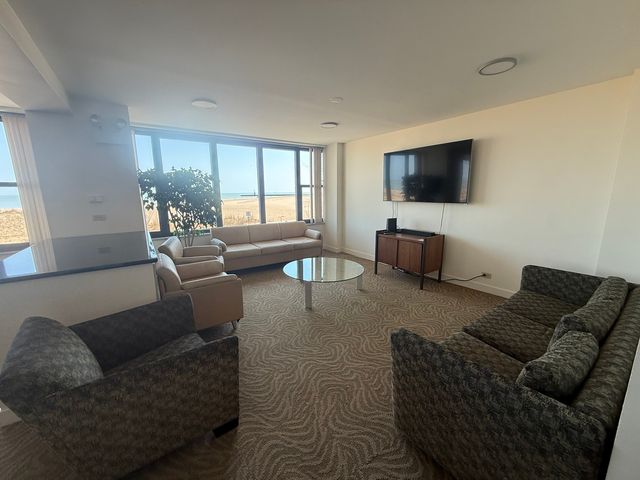 5801 N SHERIDAN Road 18C, Chicago, IL 60660