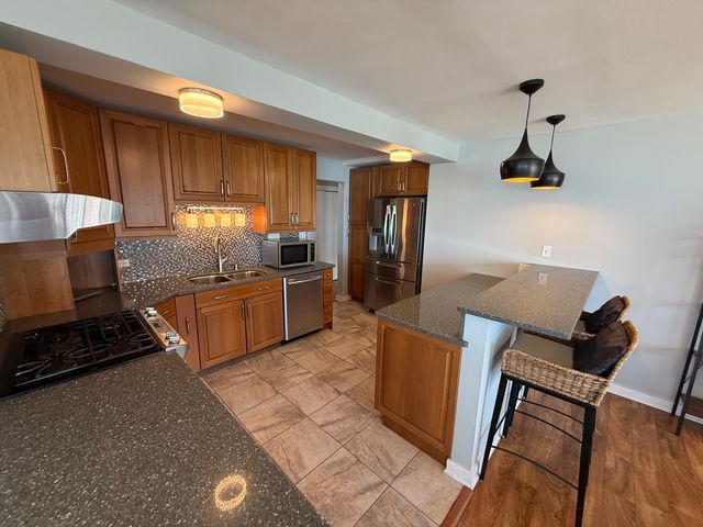 5801 N SHERIDAN Road 18C, Chicago, IL 60660