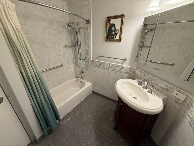 5801 N SHERIDAN Road 18C, Chicago, IL 60660