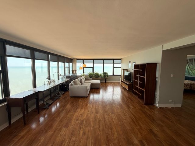 5801 N SHERIDAN Road 18C, Chicago, IL 60660