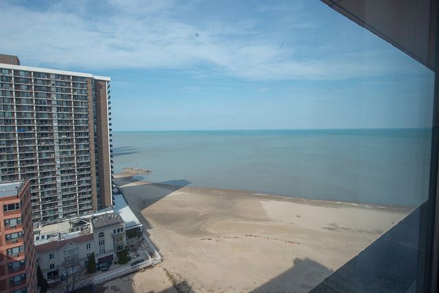 5801 N SHERIDAN Road 18C, Chicago, IL 60660