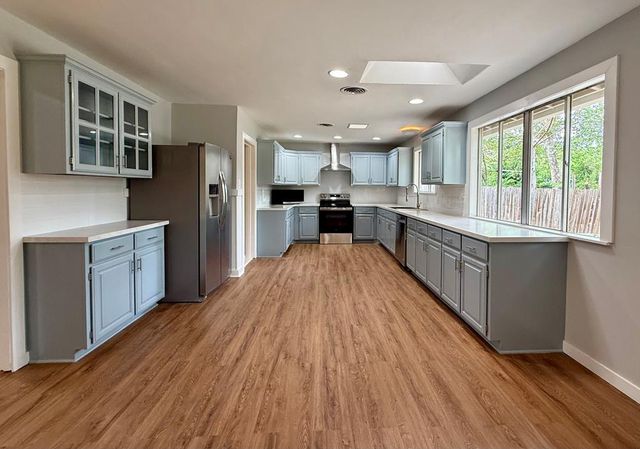 804 Bluebonnet Dr, Kerrville, TX 78028