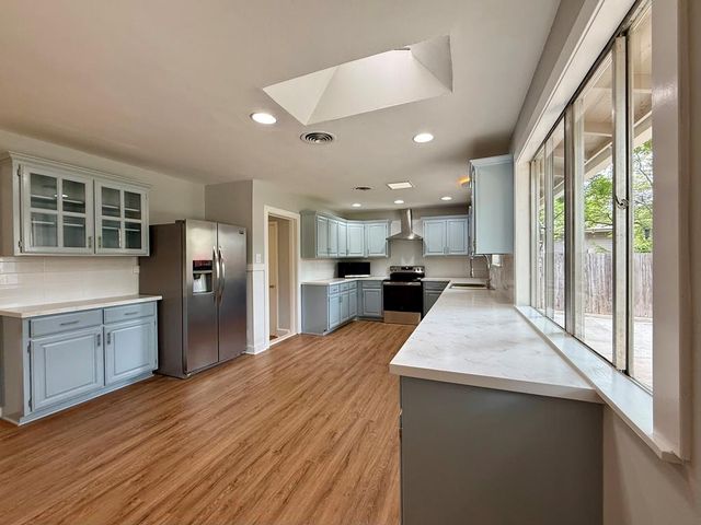 804 Bluebonnet Dr, Kerrville, TX 78028