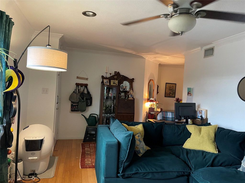 900 S Lamar BLVD 303, Austin, TX 78704