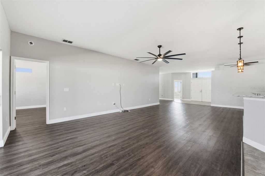 Image 7 of property listing at 2822 SEYMORE STREET, Lakeland, FL 33813