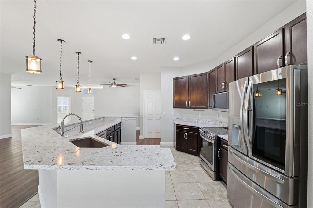 Image 8 of property listing at 2822 SEYMORE STREET, Lakeland, FL 33813