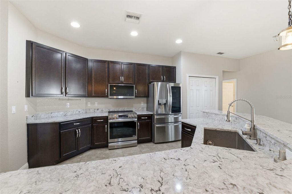 Image 10 of property listing at 2822 SEYMORE STREET, Lakeland, FL 33813