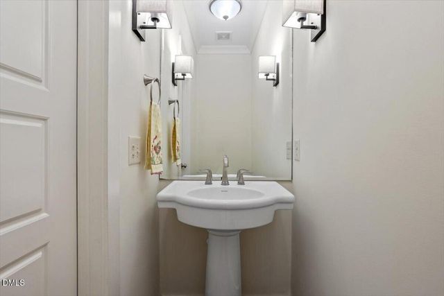 2718 Peachtree Street, Raleigh, NC 27608