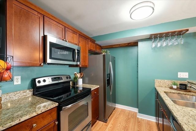 240 Jackson St 314, Lowell, MA 01852