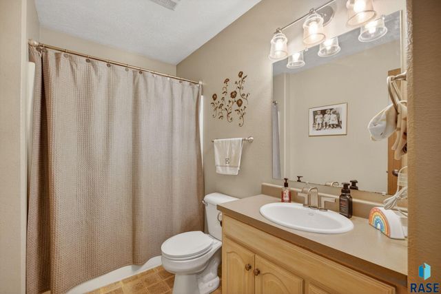 900 N James Ave Avenue, Tea, SD 57064