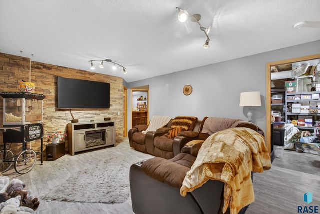 900 N James Ave Avenue, Tea, SD 57064