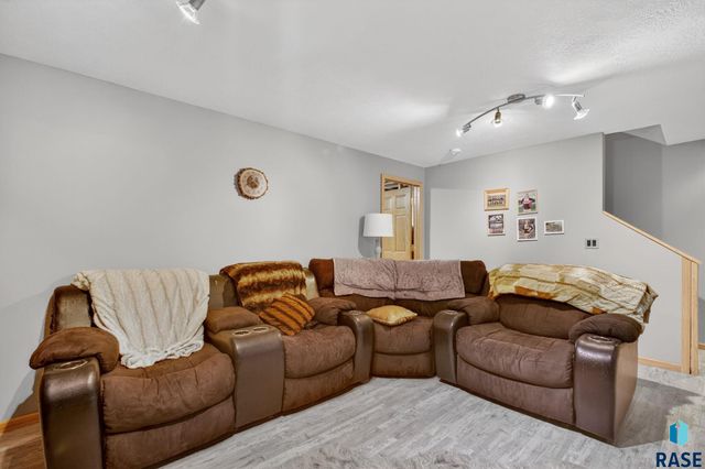 900 N James Ave Avenue, Tea, SD 57064