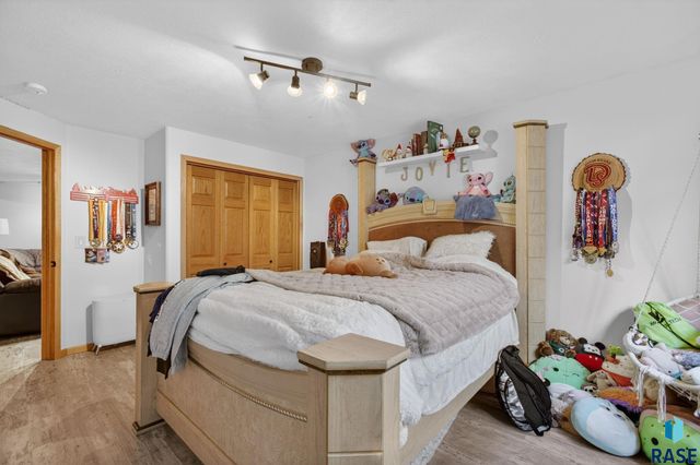 900 N James Ave Avenue, Tea, SD 57064