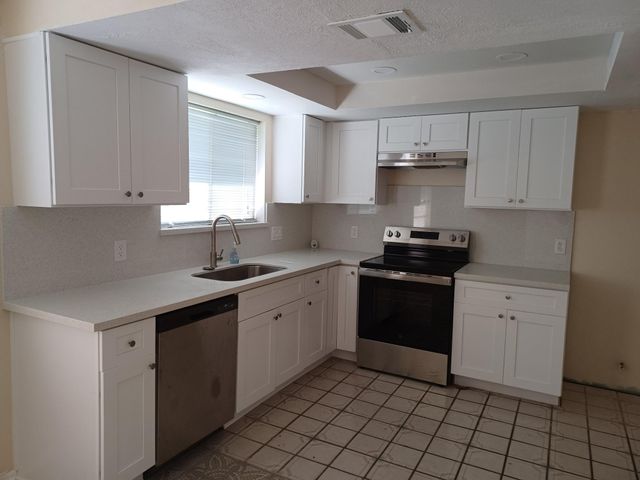 9903 Kent Towne Lane, Sugar Land, TX 77498