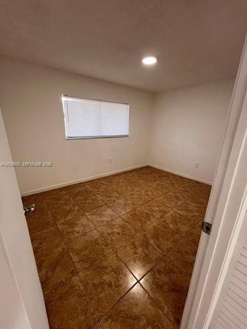 2690 W 76th St 106, Hialeah, FL 33016
