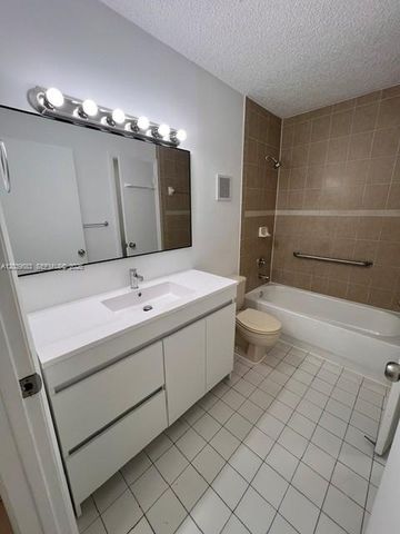 2690 W 76th St 106, Hialeah, FL 33016