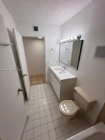 2690 W 76th St 106, Hialeah, FL 33016