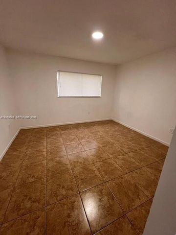 2690 W 76th St 106, Hialeah, FL 33016