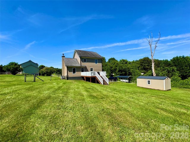 1688 Buffett Circle, Hickory, NC 28602