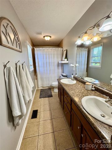 1688 Buffett Circle, Hickory, NC 28602