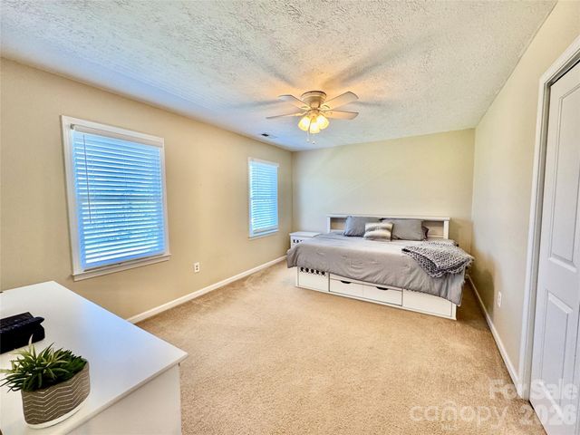 1688 Buffett Circle, Hickory, NC 28602
