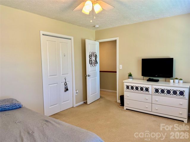 1688 Buffett Circle, Hickory, NC 28602