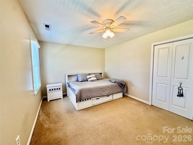 1688 Buffett Circle, Hickory, NC 28602